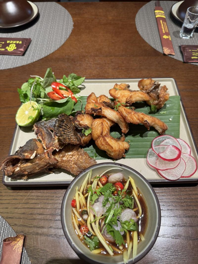 Nhà Hàng Tan Ca
