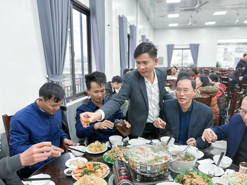 Nhà Hàng Thuyên