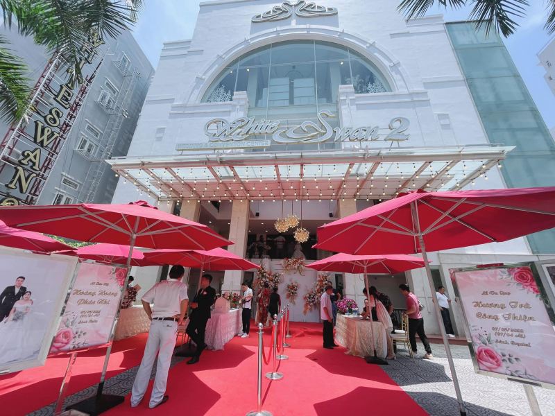 Không gian sang trọng của nhà hàng tiệc cưới White Swan Palace