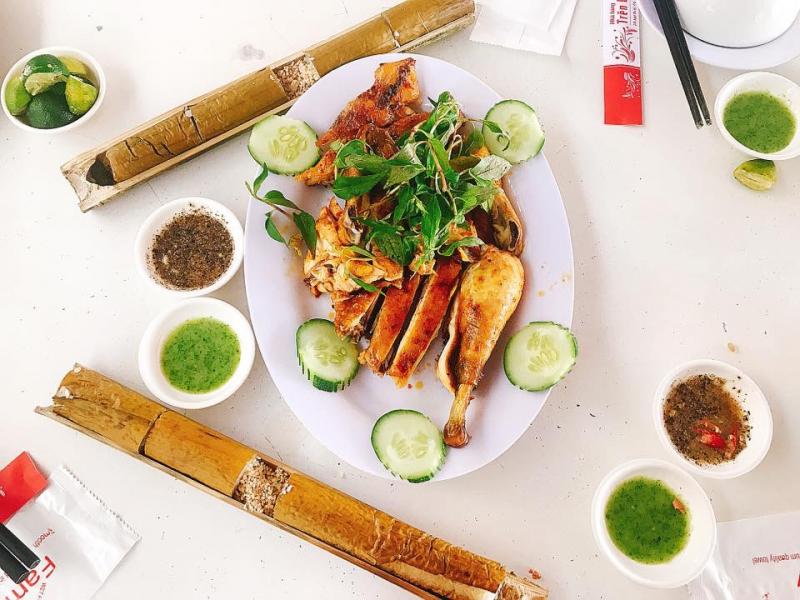 Nhà Hàng Trên Đỉnh Đồi Trăng