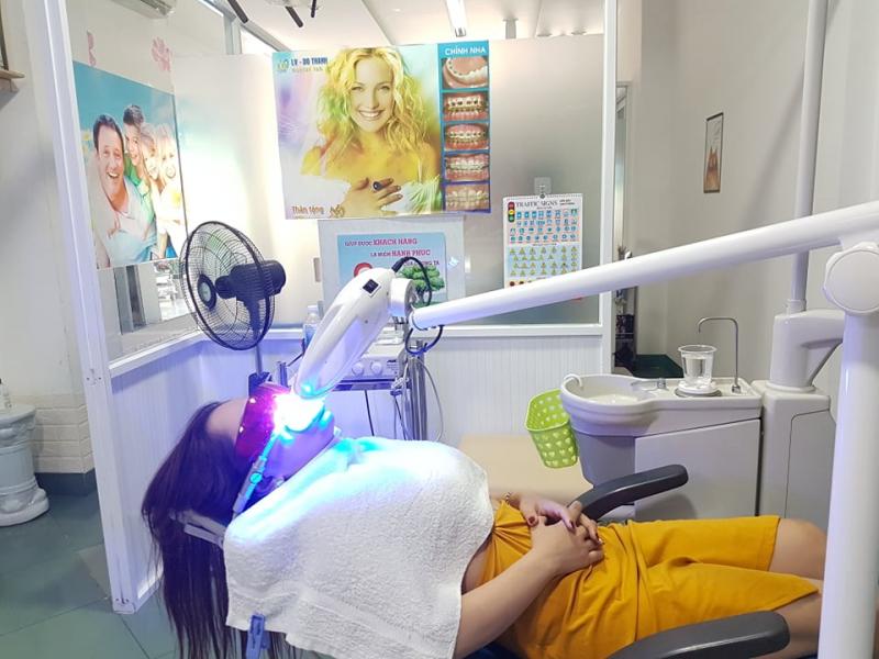 Trang thiết bị hiện đại hỗ trợ việc chăm sóc và điều trị răng dễ dàng và an toàn, chính xác hơn