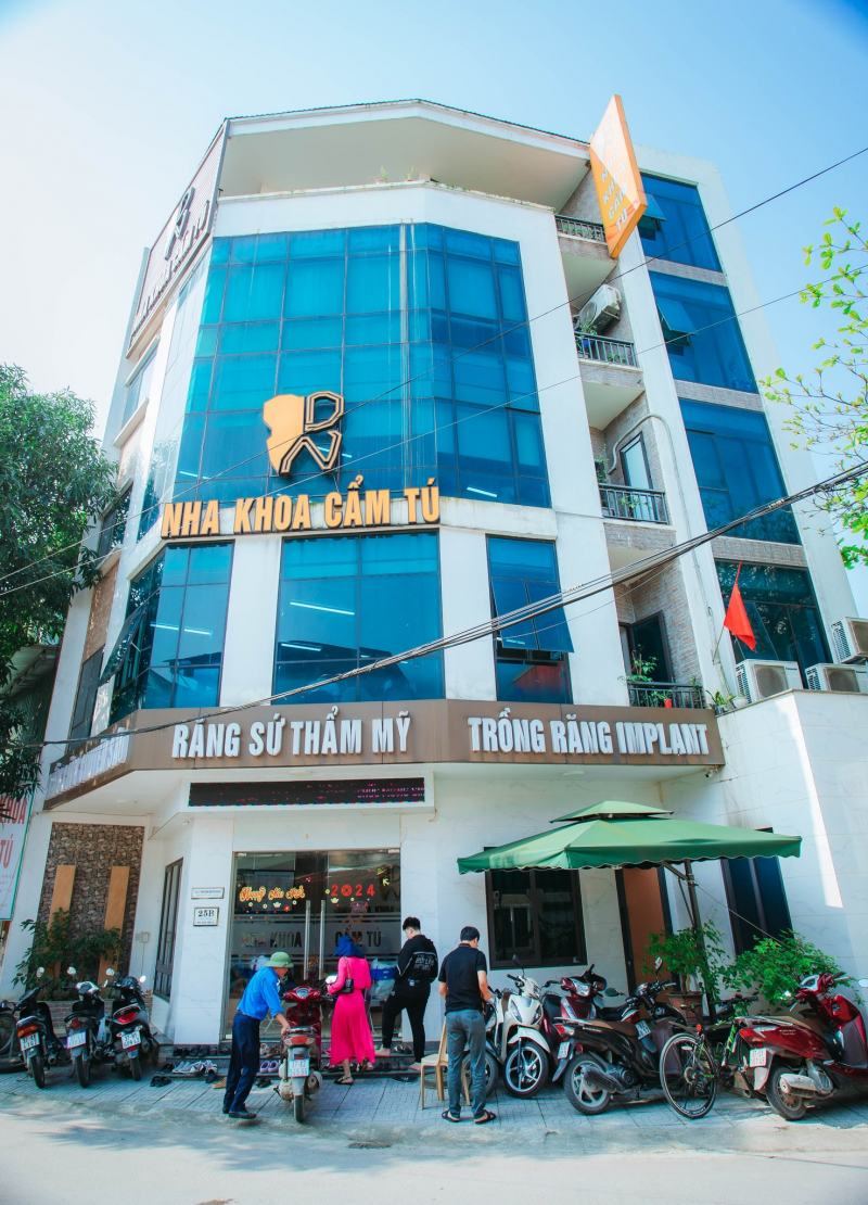 Nha khoa Cẩm Tú - Bác sĩ Hùng