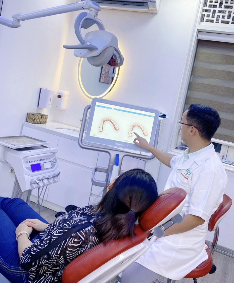 khách hàng sử dụng máy scan iTERO Element tại Nha Khoa Trẻ