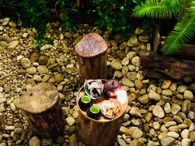 Nhà nâu – Tiệm gốm và trà hoa