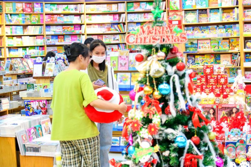 Nhà sách Fahasa Bạc Liệu luôn tấp nập khách hàng ra vào
