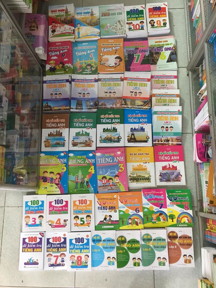 Nhà sách ngoại văn Huy Văn Lan