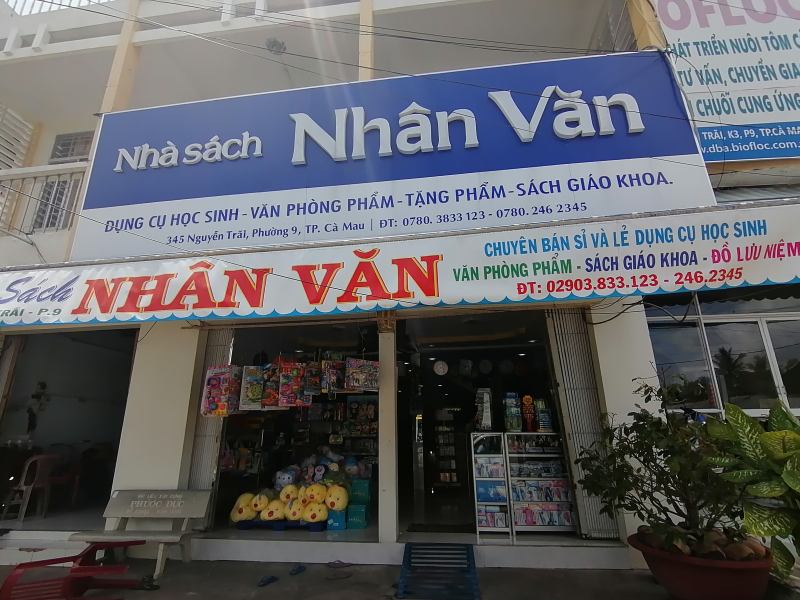 Nhà sách Nhân Văn