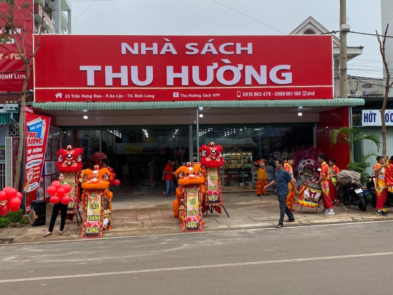 Nhà sách Thu Hường là một trong những nhà sách có quy mô khá lớn trên địa bàn Bình Phước.