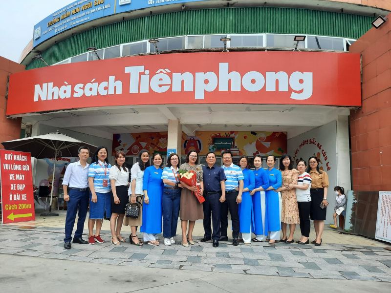 Nhà sách Tiền Phong