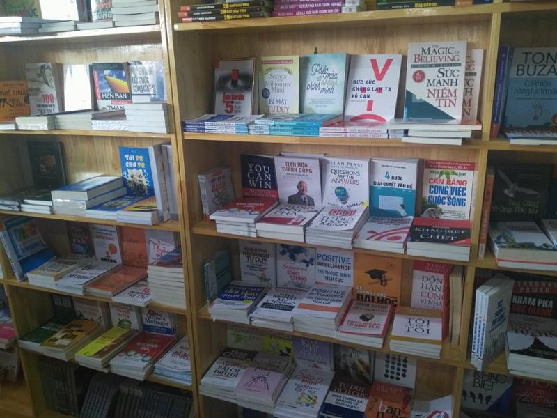 Nhà sách Việt Lý