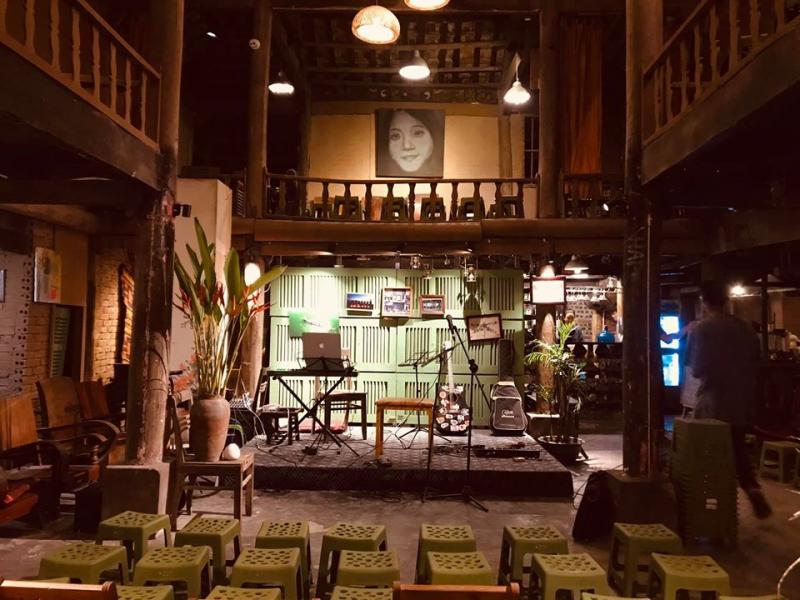 Nhà Sàn Art Café