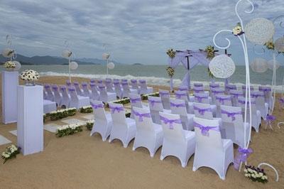 Một buổi tiệc cưới ngoài trời tại Nha Trang trong thời tiết tốt lành, khung cảnh thiên nhiên tuyệt đẹp