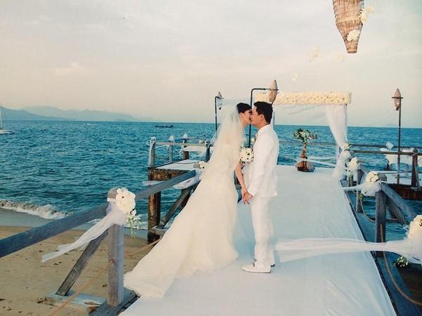 Tổ chức tiệc cưới xong mà tận hưởng tuần trăng mật, cùng dắt tay nhau đi thưởng thước ẩm thực nơi đây thì còn gì hạnh phúc hơn nữa?