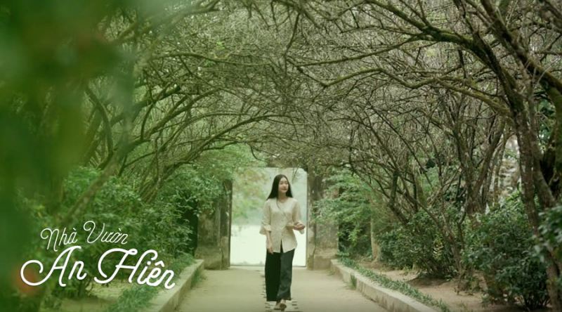 Cổng vào vườn An Hiên