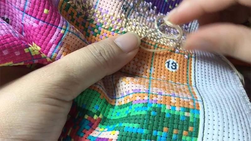 Thêu tranh là một trong những công việc được nhiều bạn sinh viên lựa chọn
