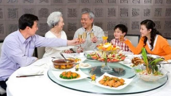Nhờ ai đó lấy giúp thức ăn