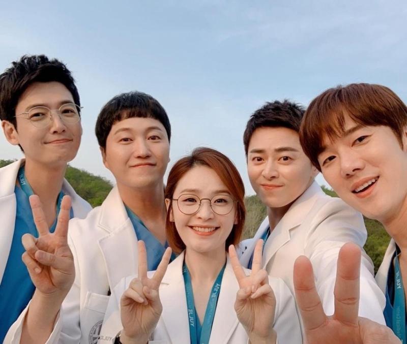 Những bác sĩ tài hoa - Hospital Playlist