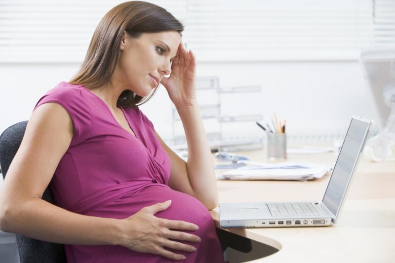 Hãy dùng một chiếc khăn mát hoặc một chiếc khăn ấm để chườm vào vùng da bị ngứa