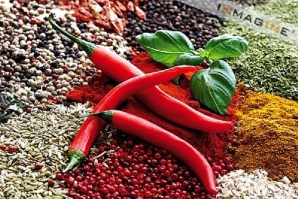 Không cho bé bị viêm tai giữa ăn đồ ăn cay nóng.