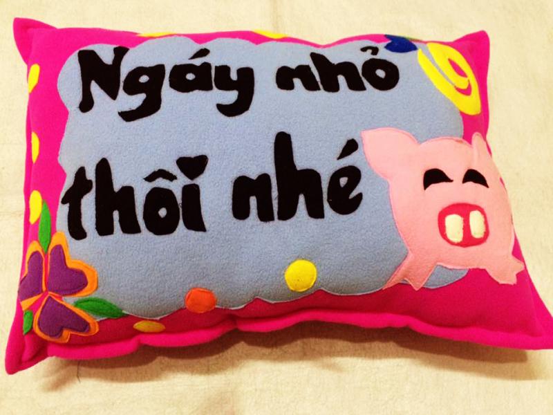 Gối do bạn tự làm tặng  người ấy