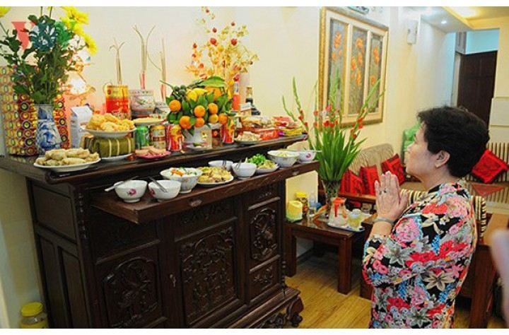 Bài trí bàn thờ ngày Tết