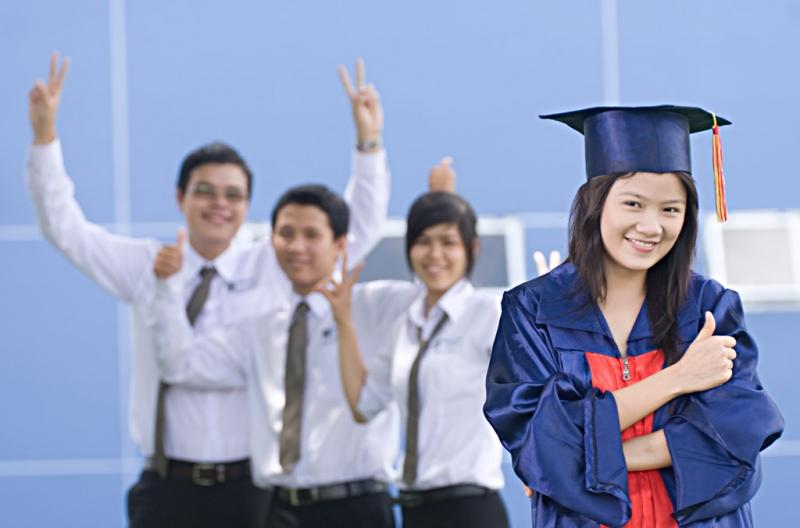 Sinh viên cần tránh lối sống khép kín, thay vào đó hãy xây dựng cho mình nhiều mối quan hệ