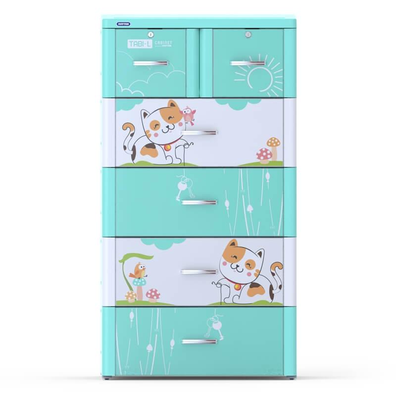 Hoặc trèo lên những chiếc tủ kê sát tường dẫn đến bị ngã, tủ đè vào người