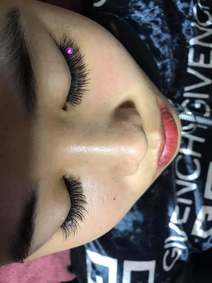 Nối Mi Ánh Tuyết