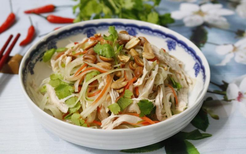 Nộm đu đủ với thịt gà