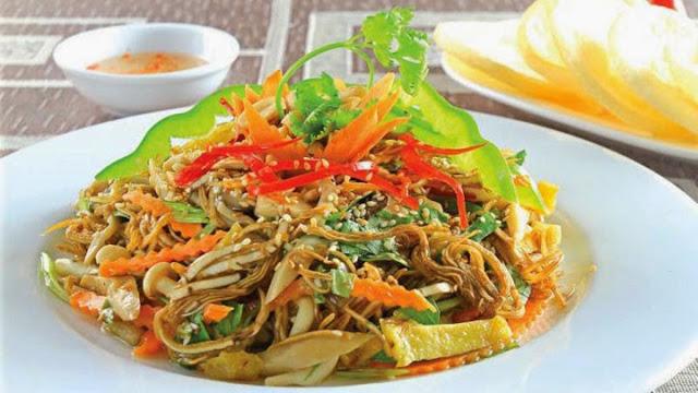 Nộm gà hoa chuối