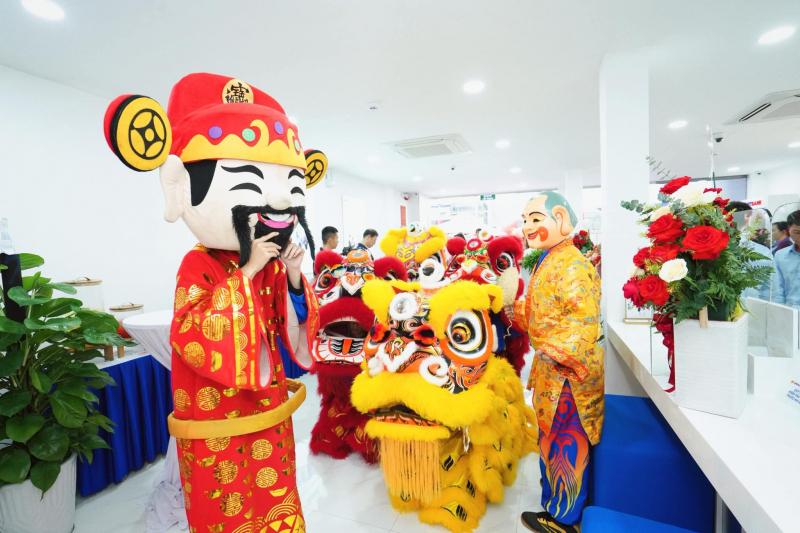 Nón Lá Lion Dance