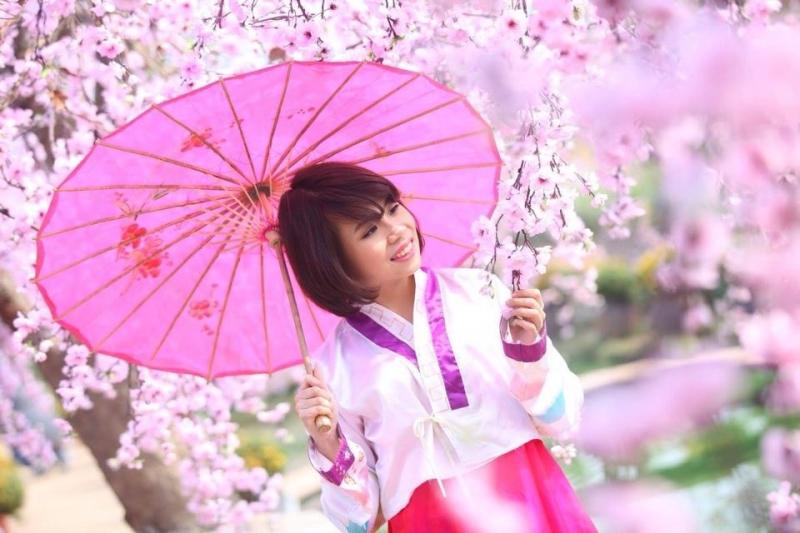 Một cô gái hay cười luôn luôn thu hút mọi ánh nhìn của các chàng trai.