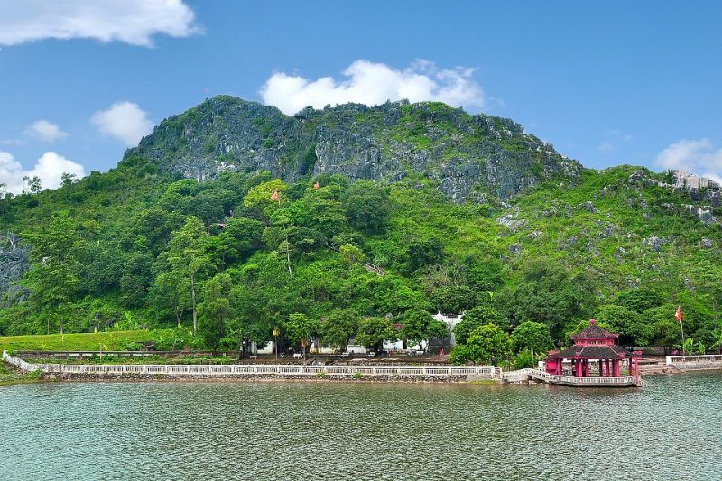 Núi Cấm