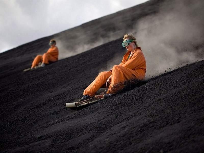 Trượt ván trên sườn núi lửa Cerro Negro