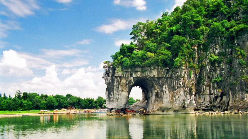 Núi Voi cũng rất nên thơ và hữu tình