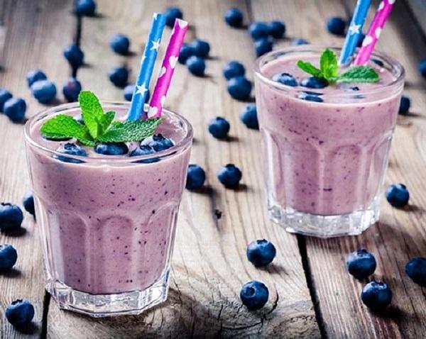 Nước ép lá bạc hà và quả việt quất