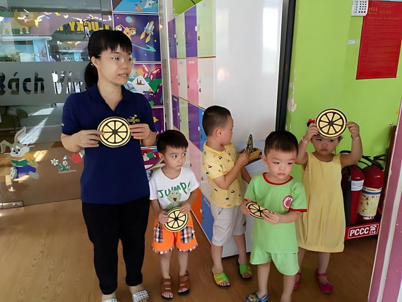 Ô tô vào bến (cho trẻ từ 2 tuổi) - trò chơi vận động dành cho trẻ mầm non hay nhất