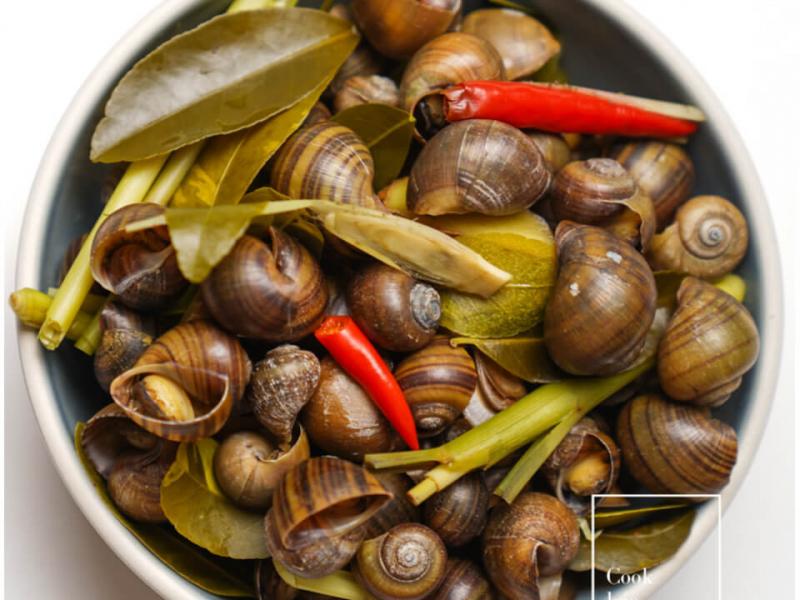 Ốc hấp lá sả, lá bưởi