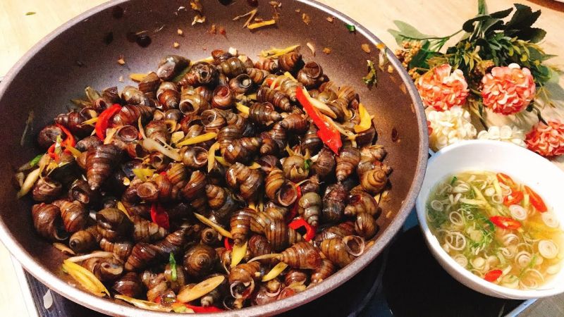 Ốc xào cay
