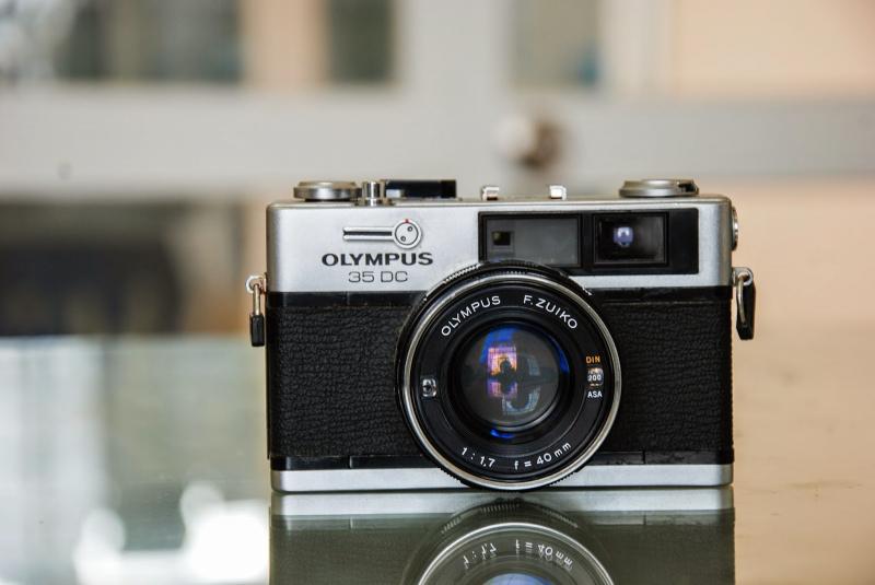 Máy olympus 35 dc với ngoại hình bắt mắt