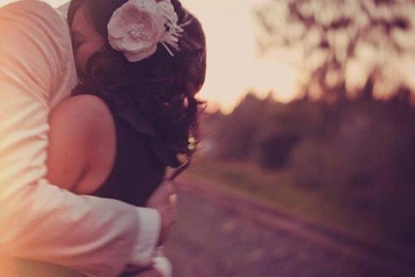 Ôm 1 cô nàng mũm mĩm, bạn sẽ có cảm giác  rất tuyệt vời