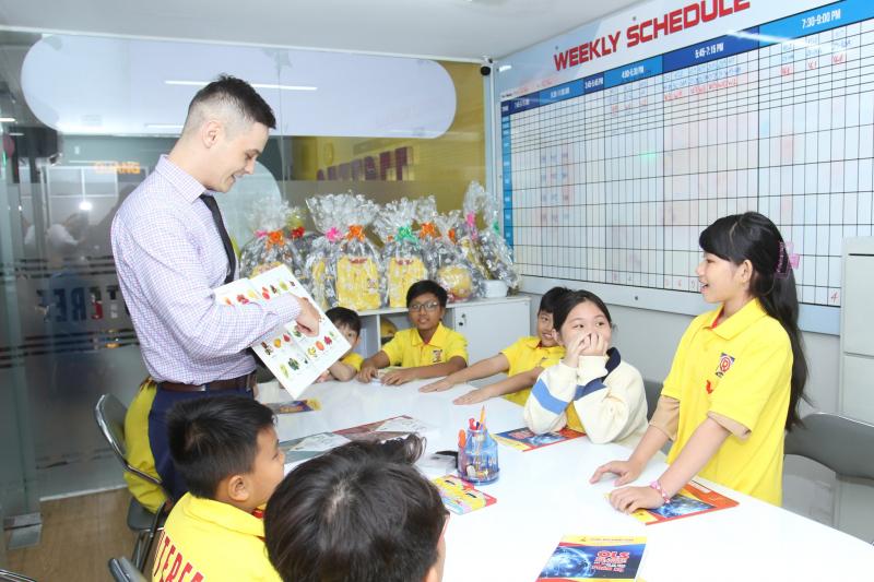 Outera - Tiếng Mỹ Phản Xạ Không Gian