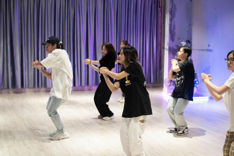 Nhảy hiện đại tại PC Crew