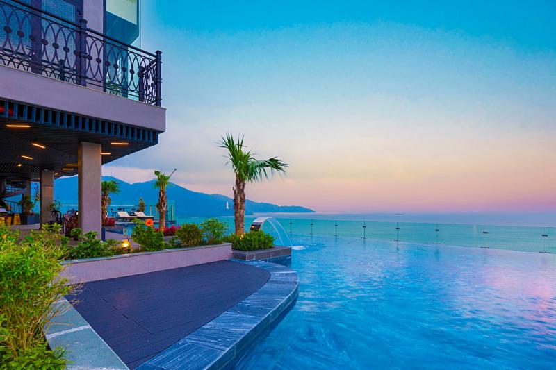 Peninsula Hotel Danang