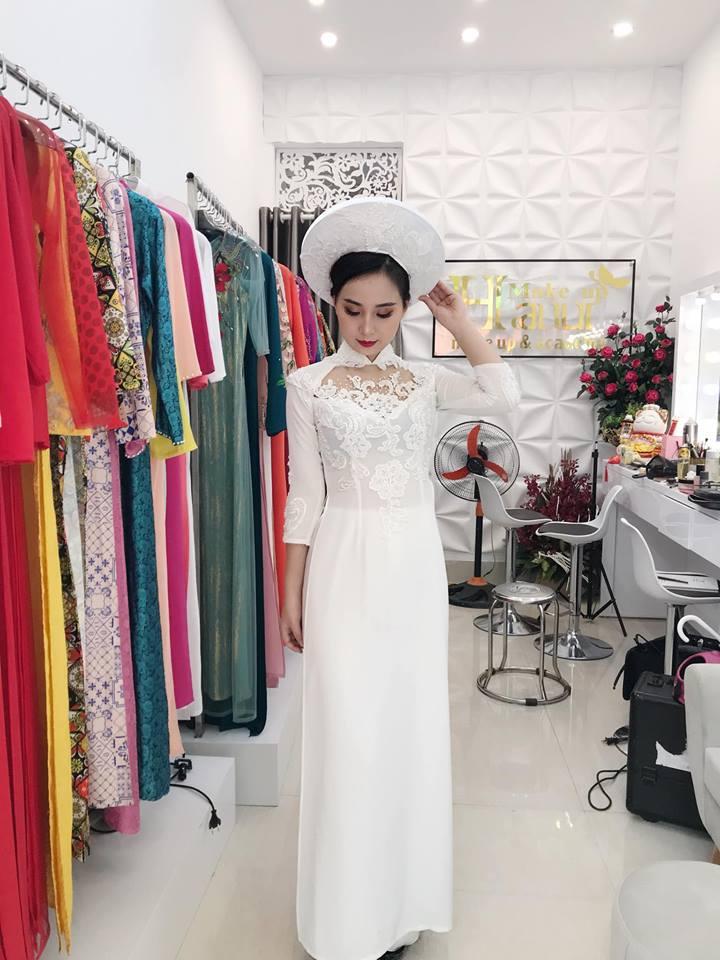 Áo dài trắng nhẹ nhàng nữ tính cho cô dâu