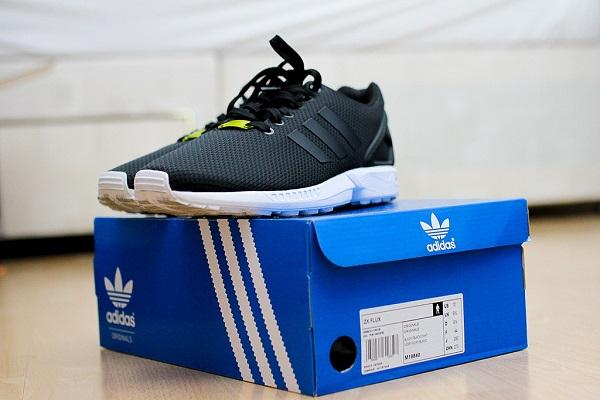 Phân biệt giày Adidas chính hãng thông qua bao bì sản phẩm