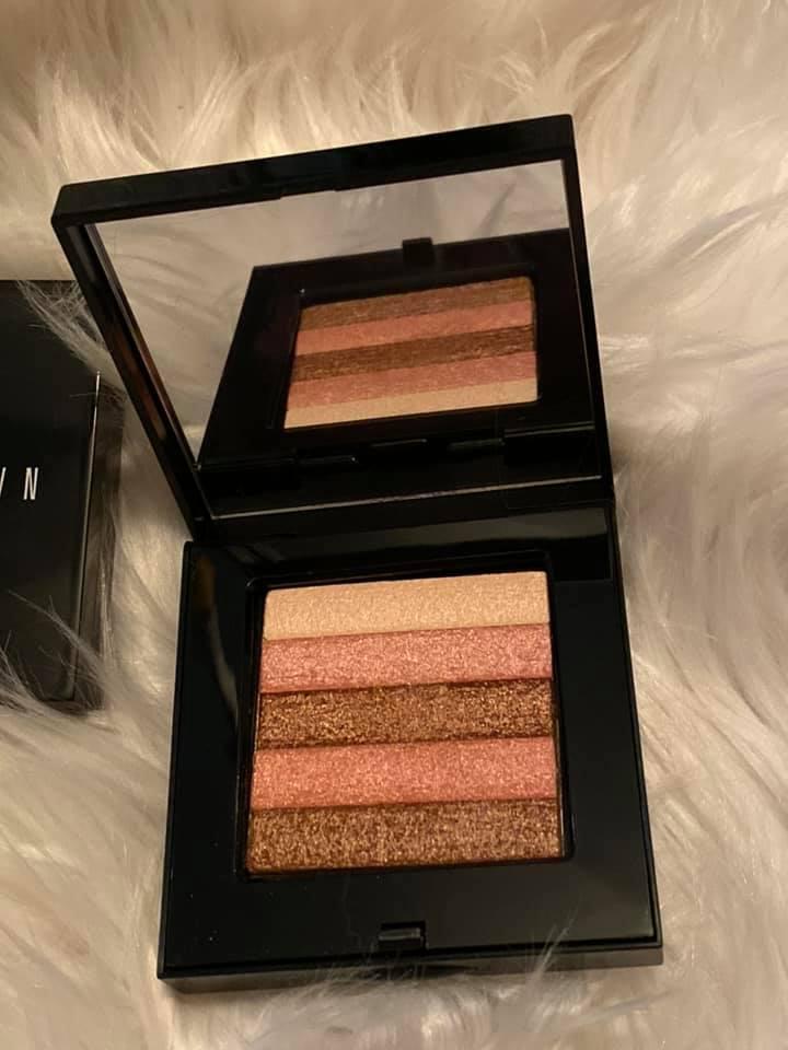 Bobbi Brown Shimmer Brick chắc chắn là sản phẩm số 1 dành cho bầu mắt, gò má của chị em phụ nữ