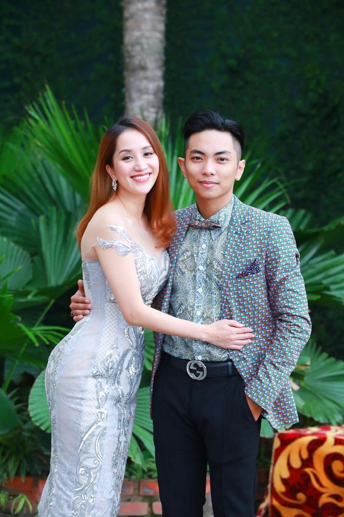 Sau quá nhiều sóng gió và thử thách, cuộc hôn nhân của hai người rốt cuộc đã phủ đầy một màu hồng hạnh phúc