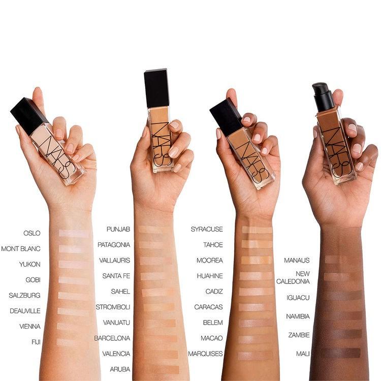 Kem nền Natural Radiant Longwear Foundation