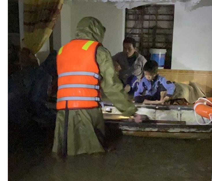 Chủ tịch xã Phan Thanh Miên qua đời vì nhiễm vi khuẩn khi đi ứng cứu người dân trong mưa lũ miền Trung﻿ được đề cử và đoạt giải tại ﻿We Choice Awards 2020